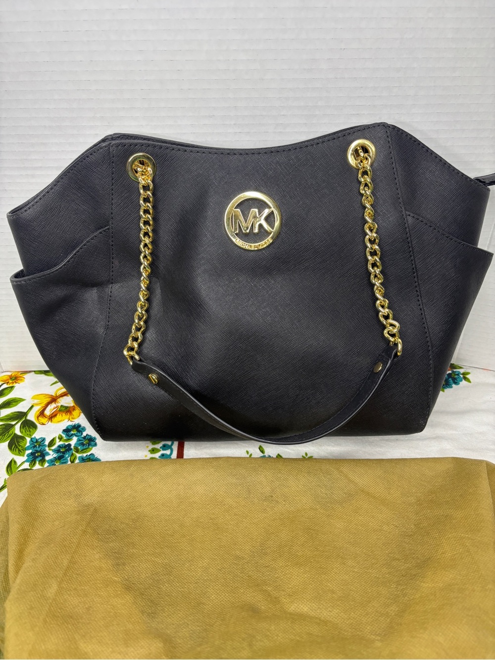 Michael Kors Jet Set Travel Large Saffiano Black Leather Chain Tote Shoulder Bag